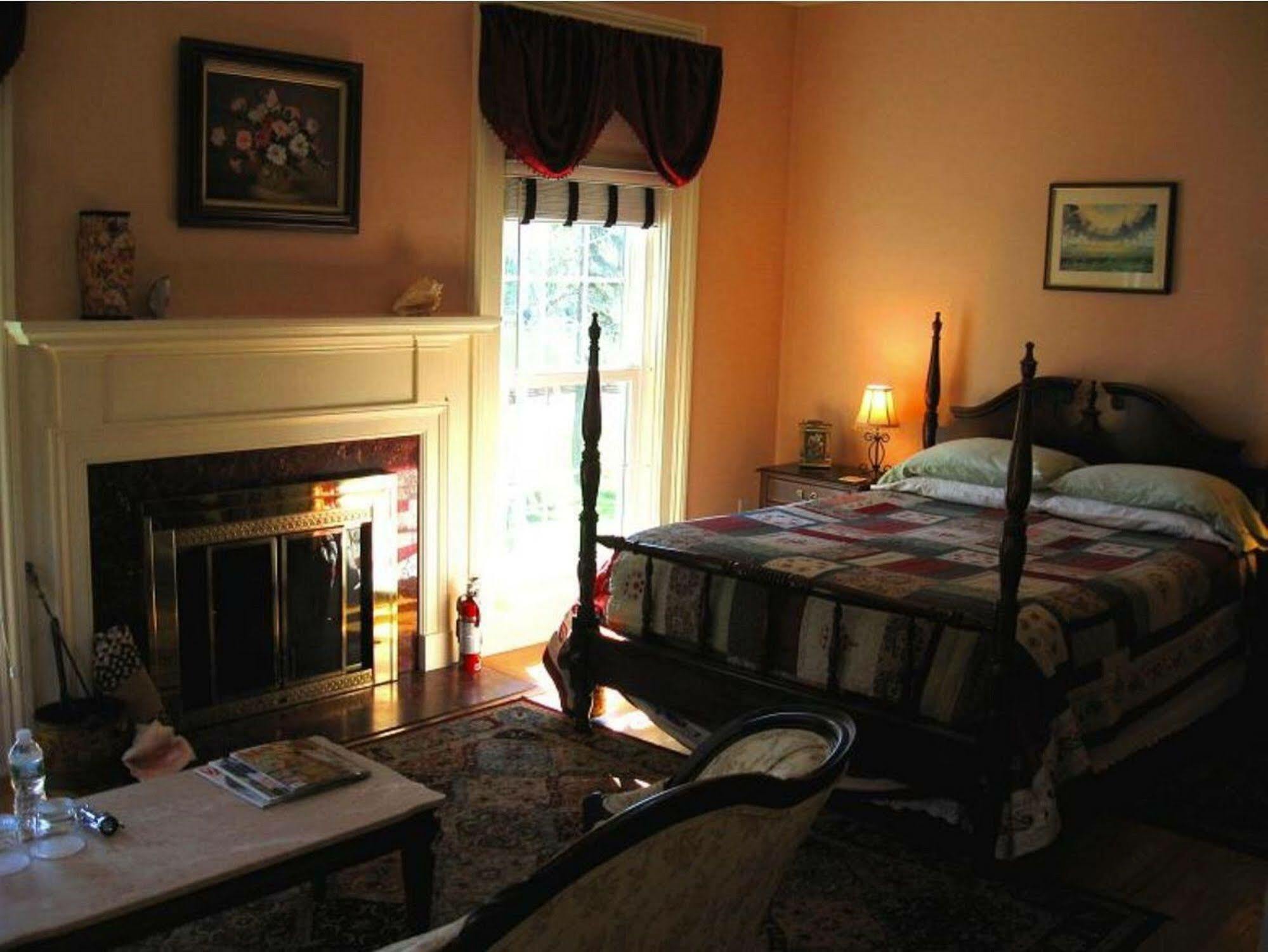 Mariaville Lake B & B Pattersonville Exterior photo