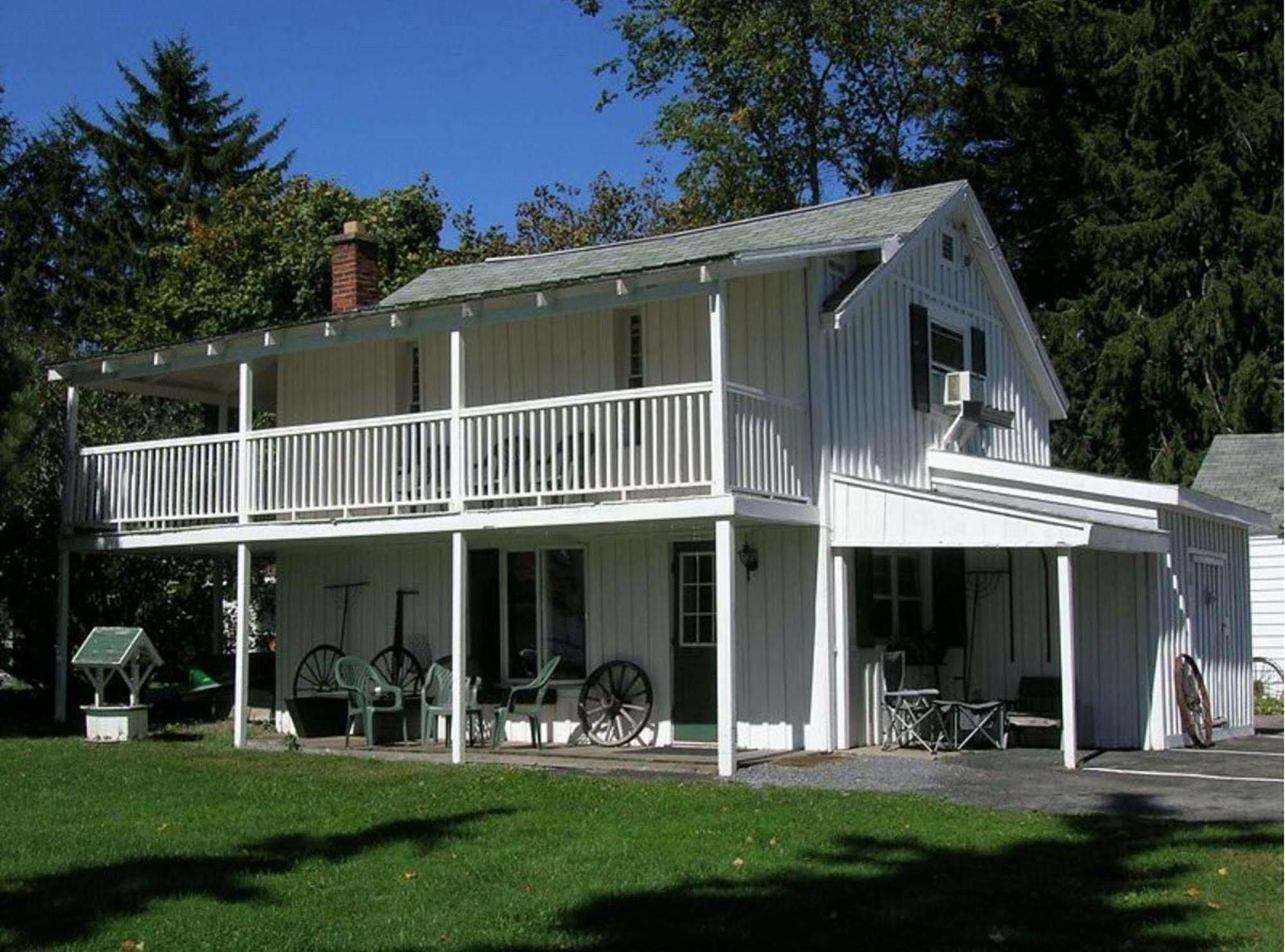 Mariaville Lake B & B Pattersonville Exterior photo